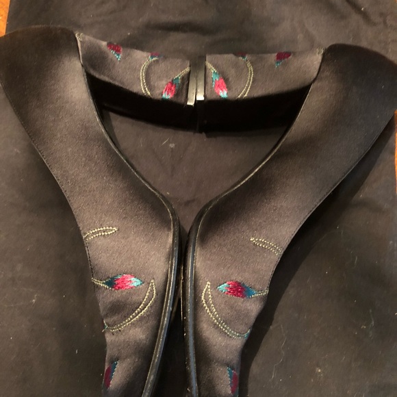 ZEITGEIST BLACK FLORAL PRINT BLOCK HEEL PUMPS happy Valentine’s Day - Picture 6 of 8